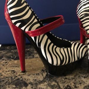 Women’s size 7 heels
